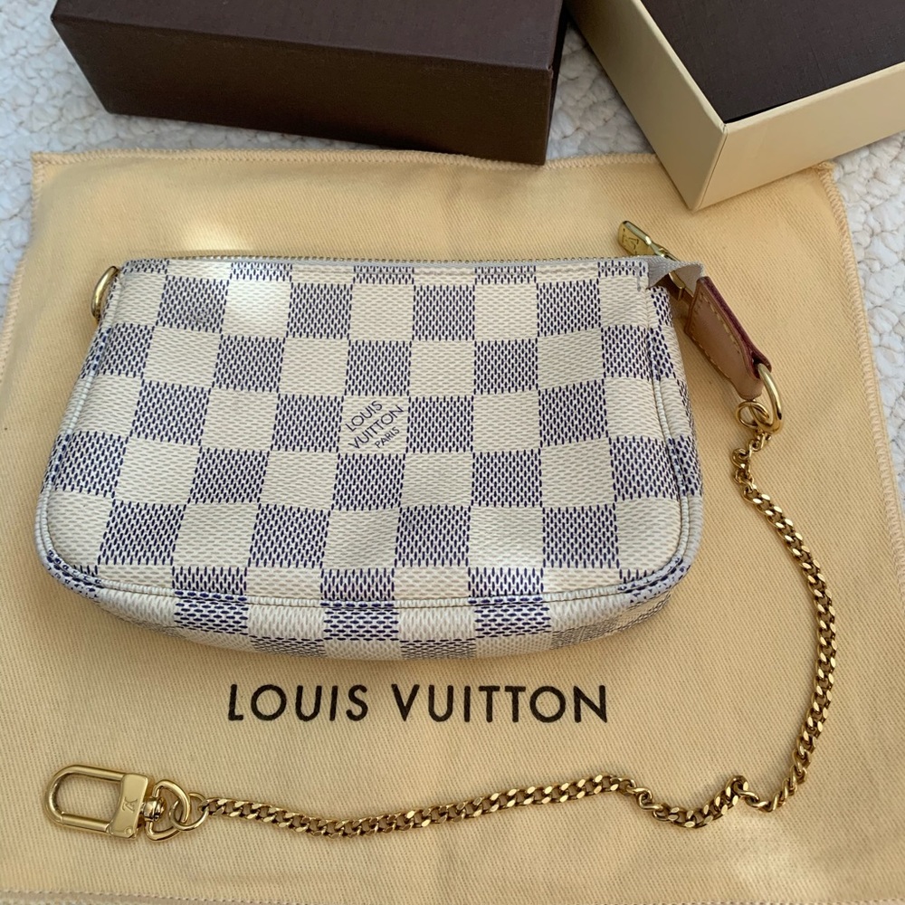 Louis Vuitton mini pochette